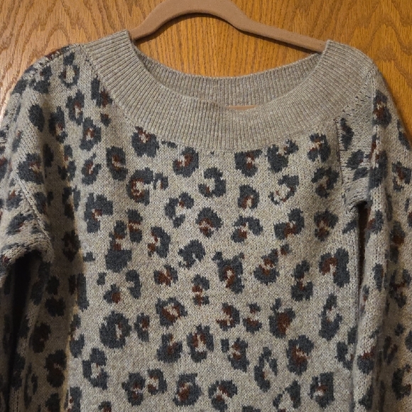 Steve Madden Animal Print Women's Sweater - Picture 2 of 6